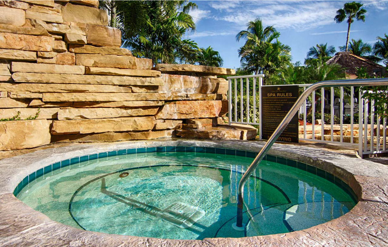 Pointe Estero Resort 3*