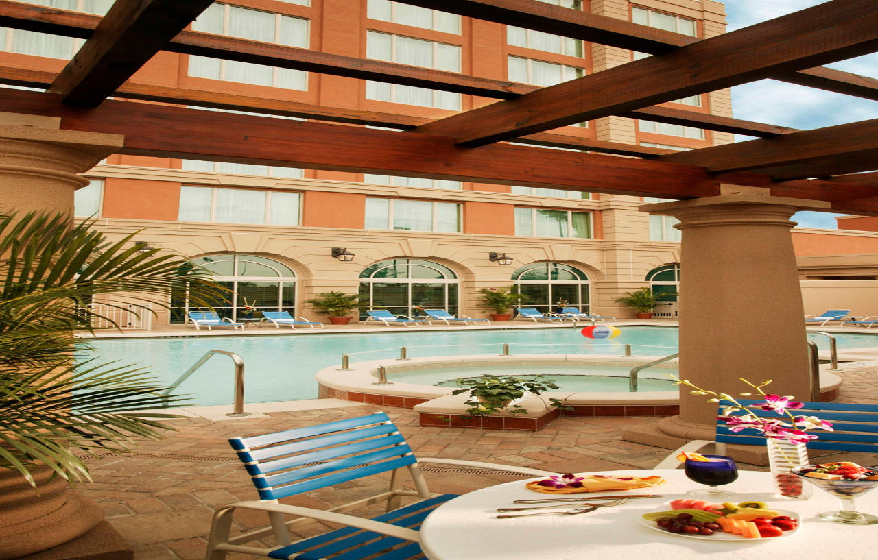 Hotel Renaissance International Plaza 4*