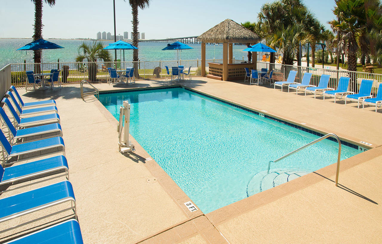 Western Waterfront Hotel