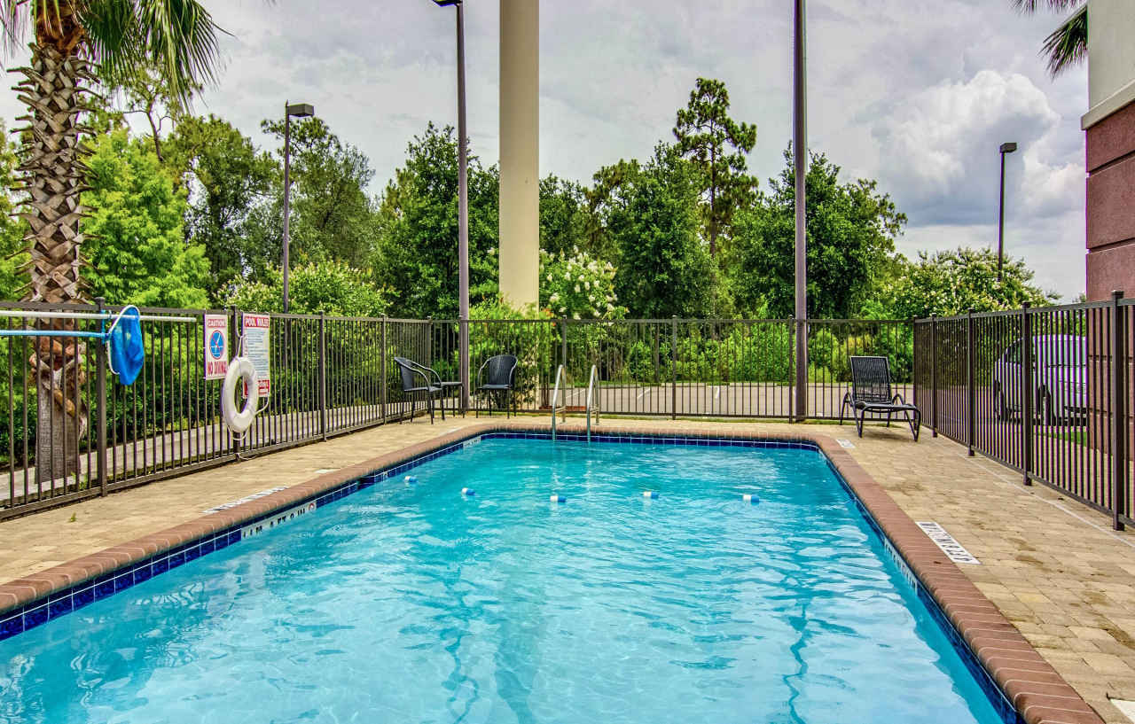 Candlewood East Merril Road By Ihg Hotel 2*