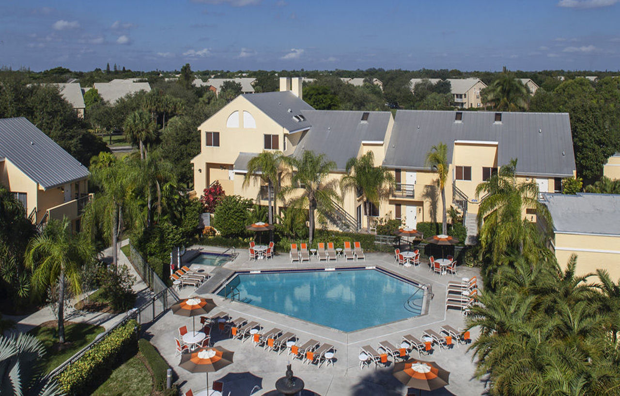 Courtyard By Marriott Boynton Hotel