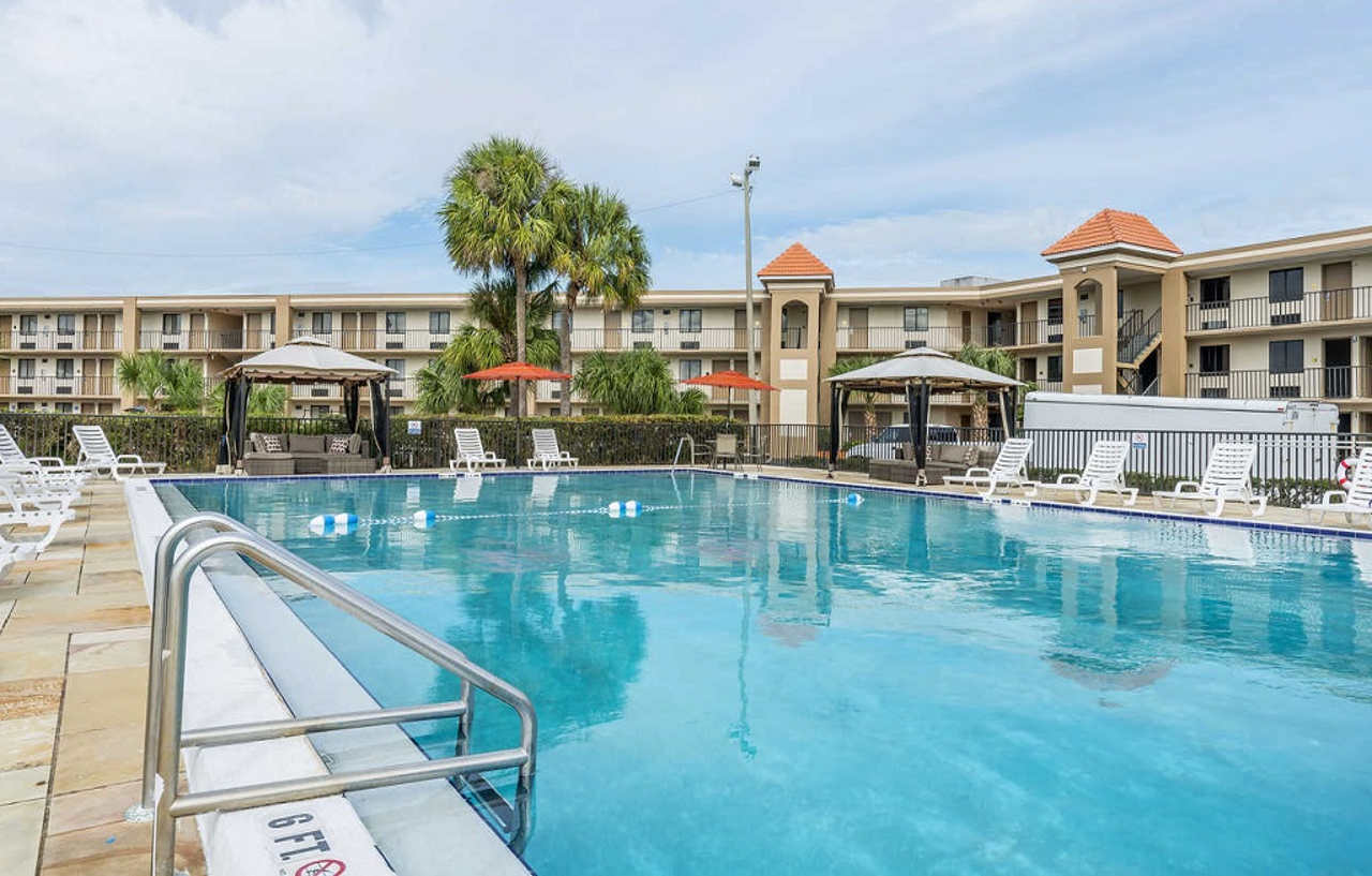 Quality Inn & Suites Kissimmee By The Lake Hotel