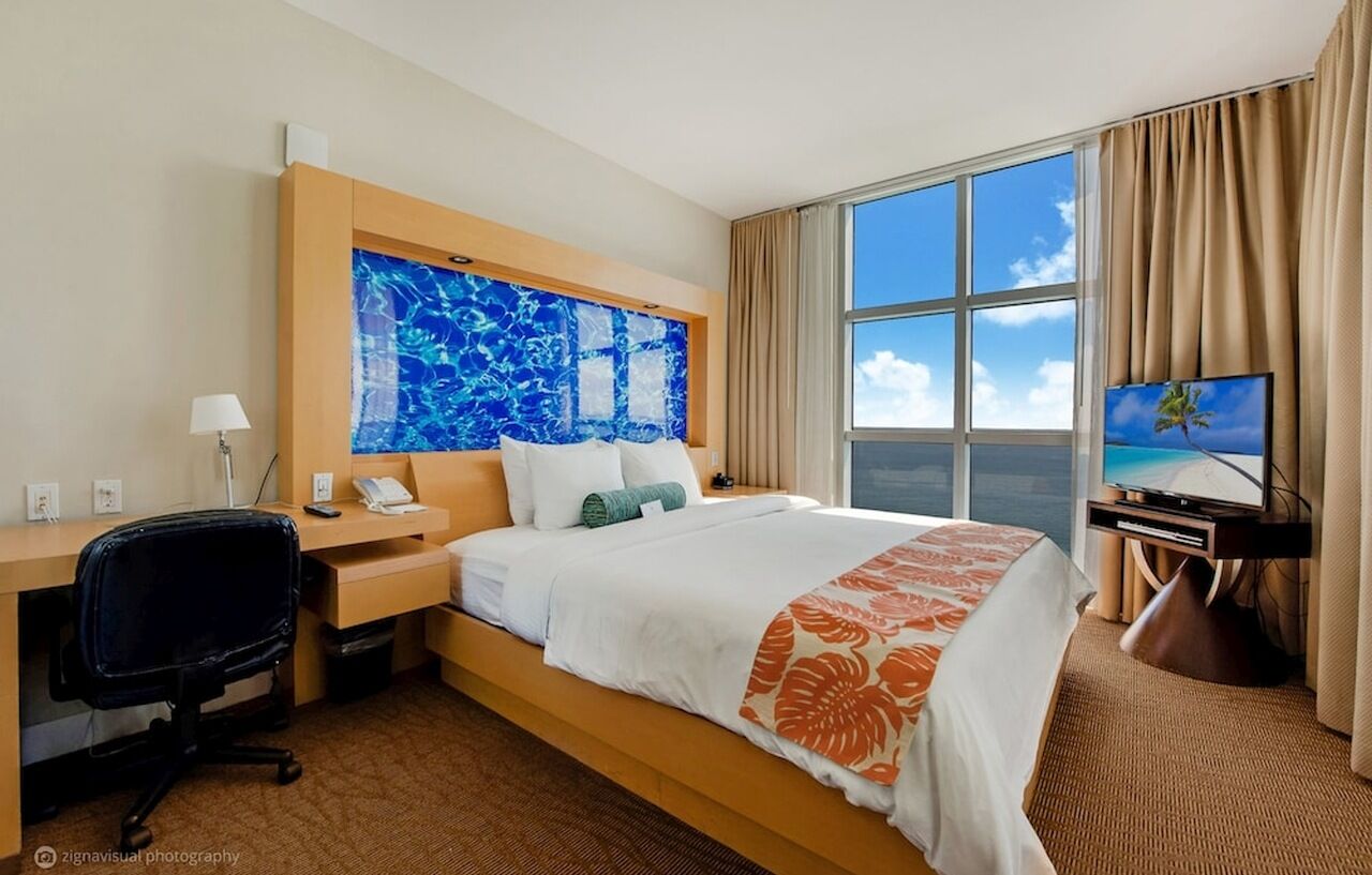 Marenas Sunny Isles Beach