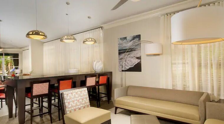 Hampton & Lauderdale Airport Hotel 3*