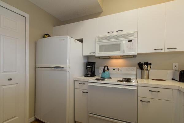 Apartment Sandy Pointe Two Bedroom Apartment, Unit 210 *