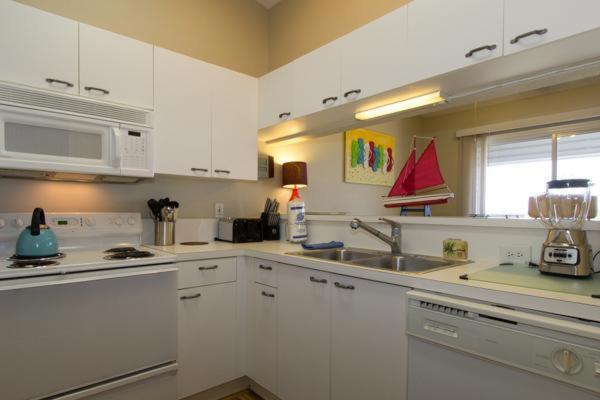 Sandy Pointe Two Bedroom Apartment, Unit 210 Apartment Holmes Beach