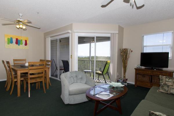 Sandy Pointe Two Bedroom Apartment, Unit 210 Apartment