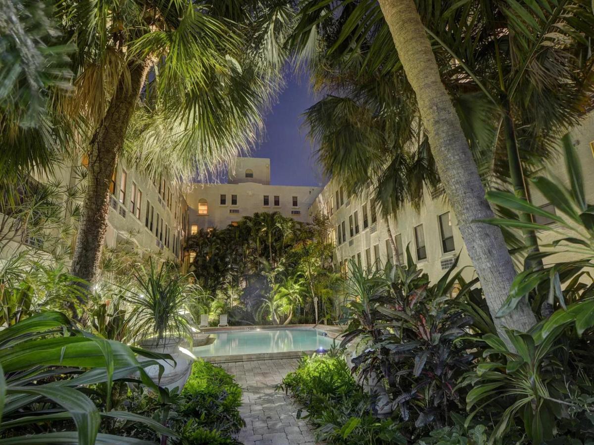 Hemingway At Palm Island 3*