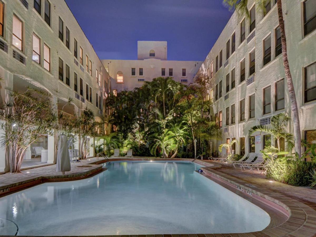 Hemingway At Palm Island 3*