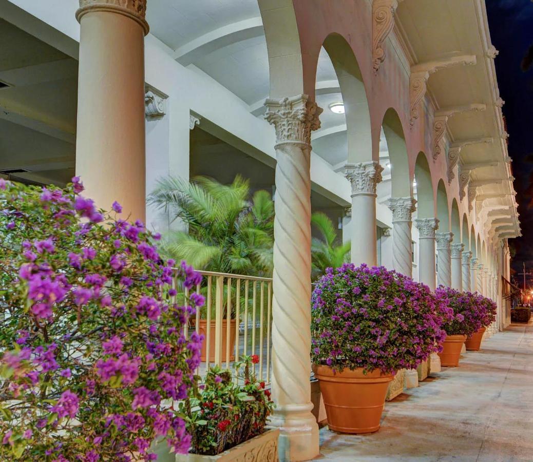 Hemingway At Palm Island Aparthotel
