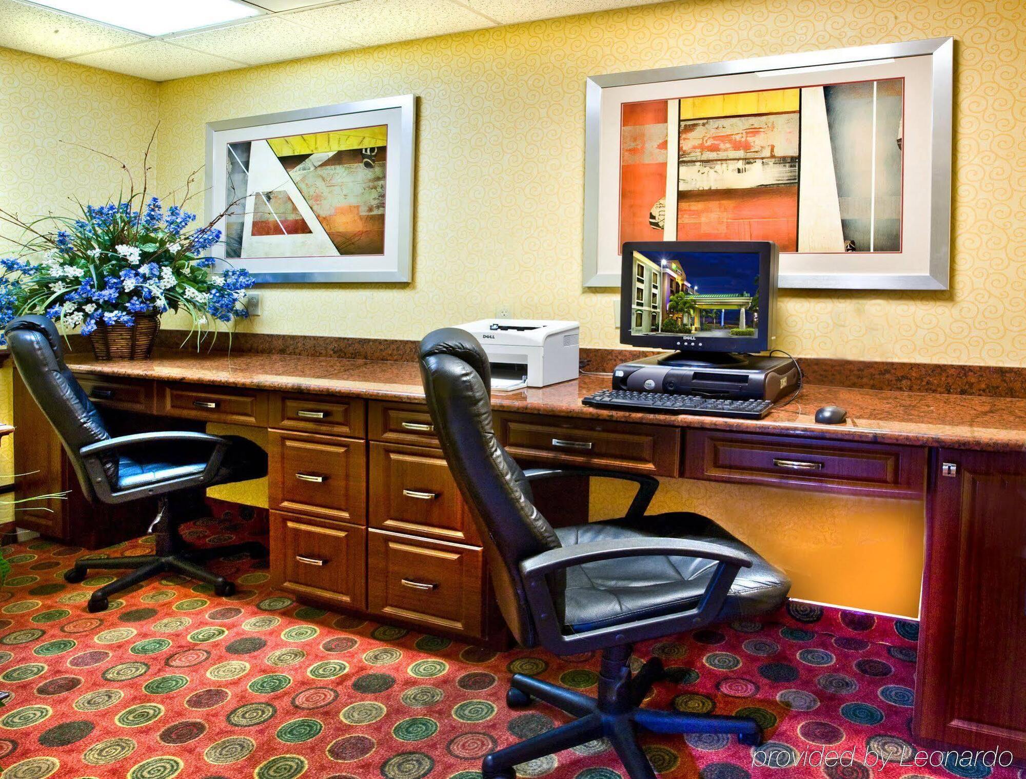 Express & By Ihg 3*