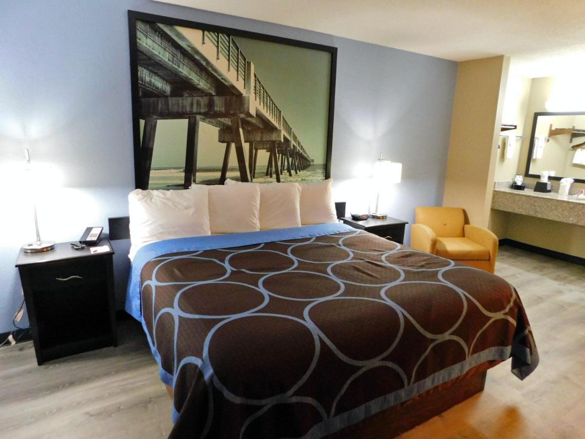 Opulent Oasis 2* Crestview