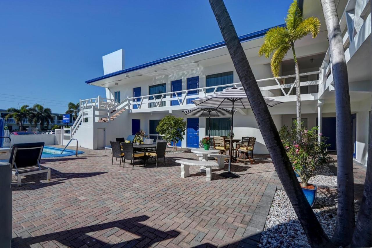 Blue Strawberry By The Sea Hotel 2*