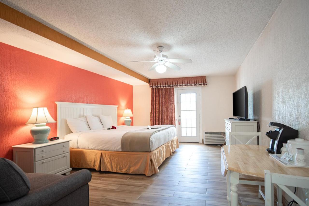 Island Sun & - Venice, Florida Historic Downtown & Getaway Motel