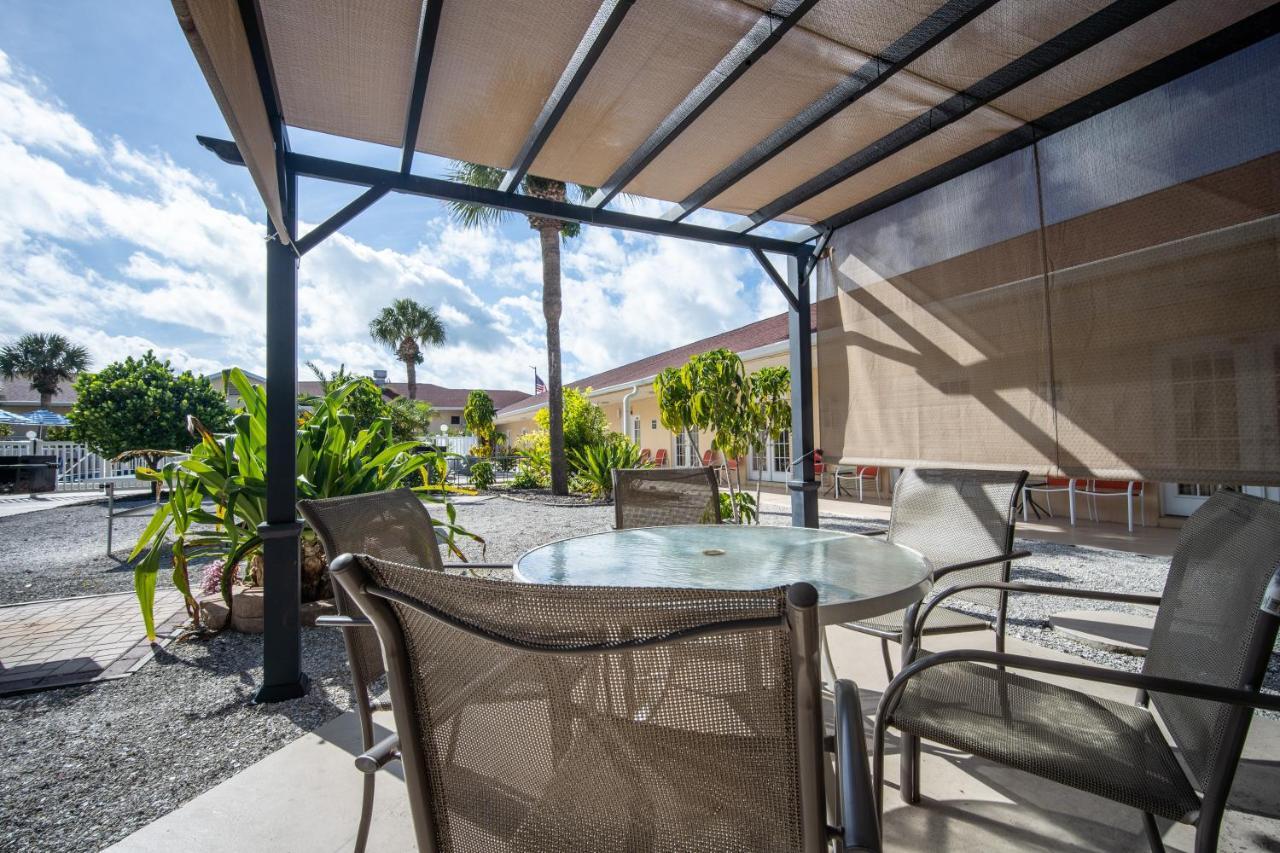 Island Sun & - Venice, Florida Historic Downtown & Getaway Venice