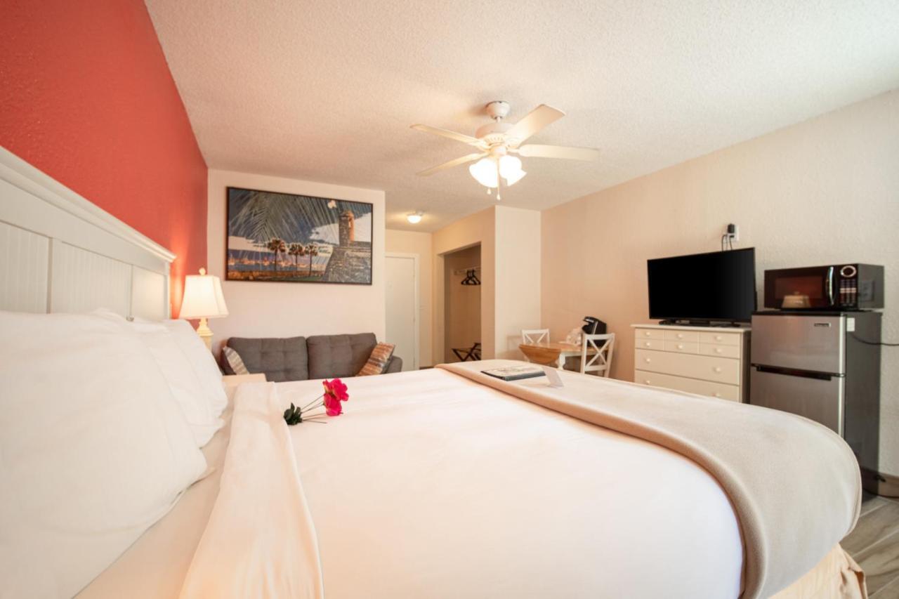 Island Sun & - Venice, Florida Historic Downtown & Getaway Venice