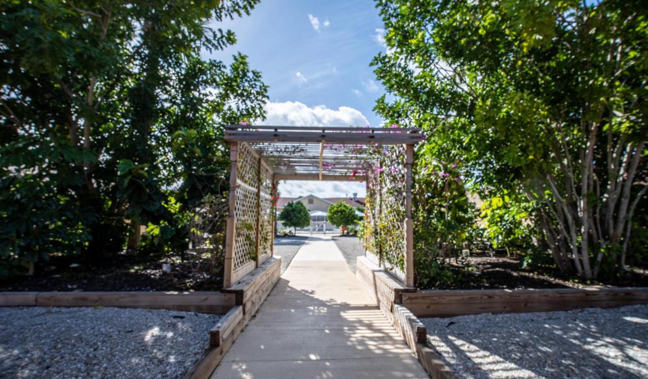 Motel Island Sun & - Venice, Florida Historic Downtown & Getaway