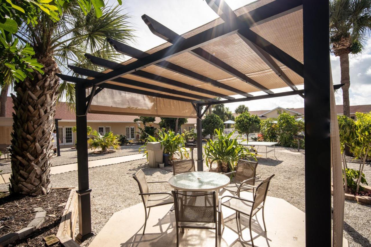 Island Sun & - Venice, Florida Historic Downtown & Getaway Motel