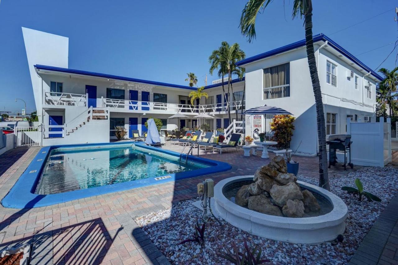 Blue Strawberry By The Sea Hotel 2*