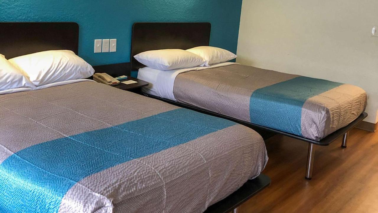 Hotel 6-daytona Beach, Fl - Speedway Daytona Beach