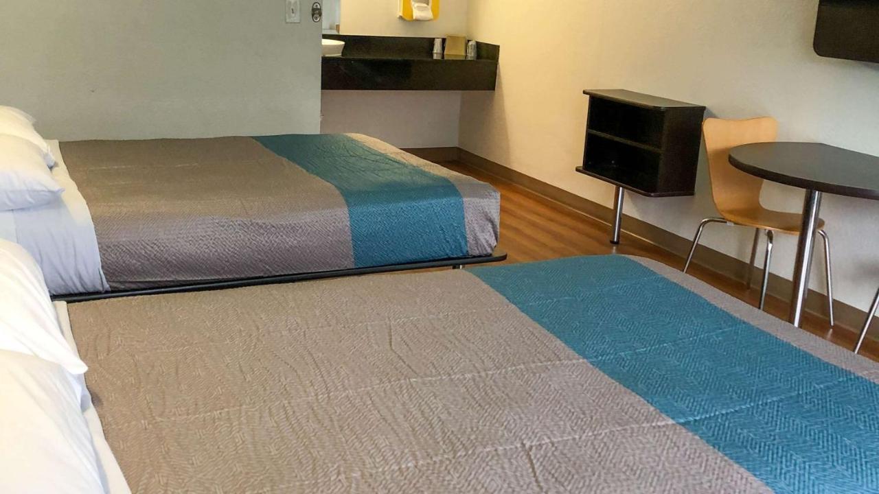Hotel 6-daytona Beach, Fl - Speedway 2*