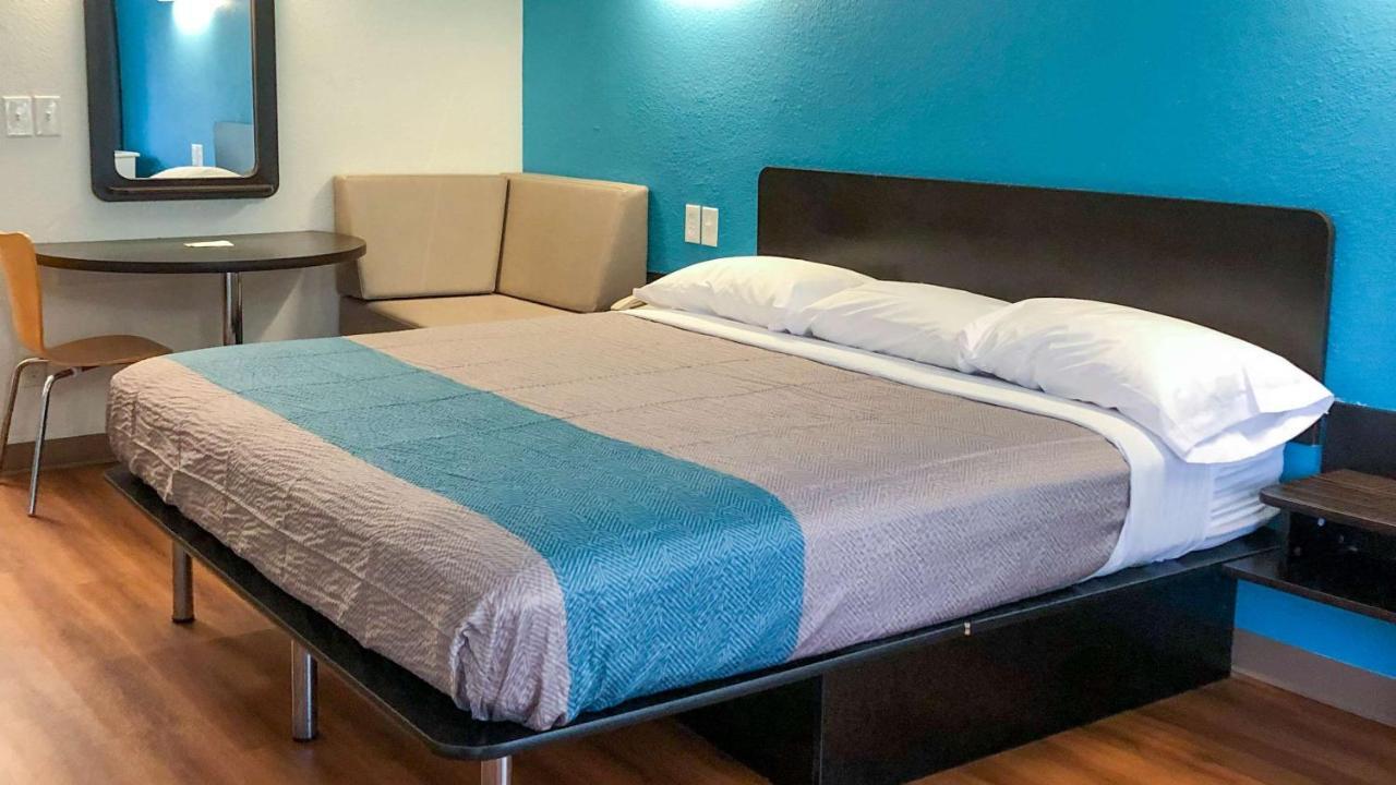 Hotel 6-daytona Beach, Fl - Speedway