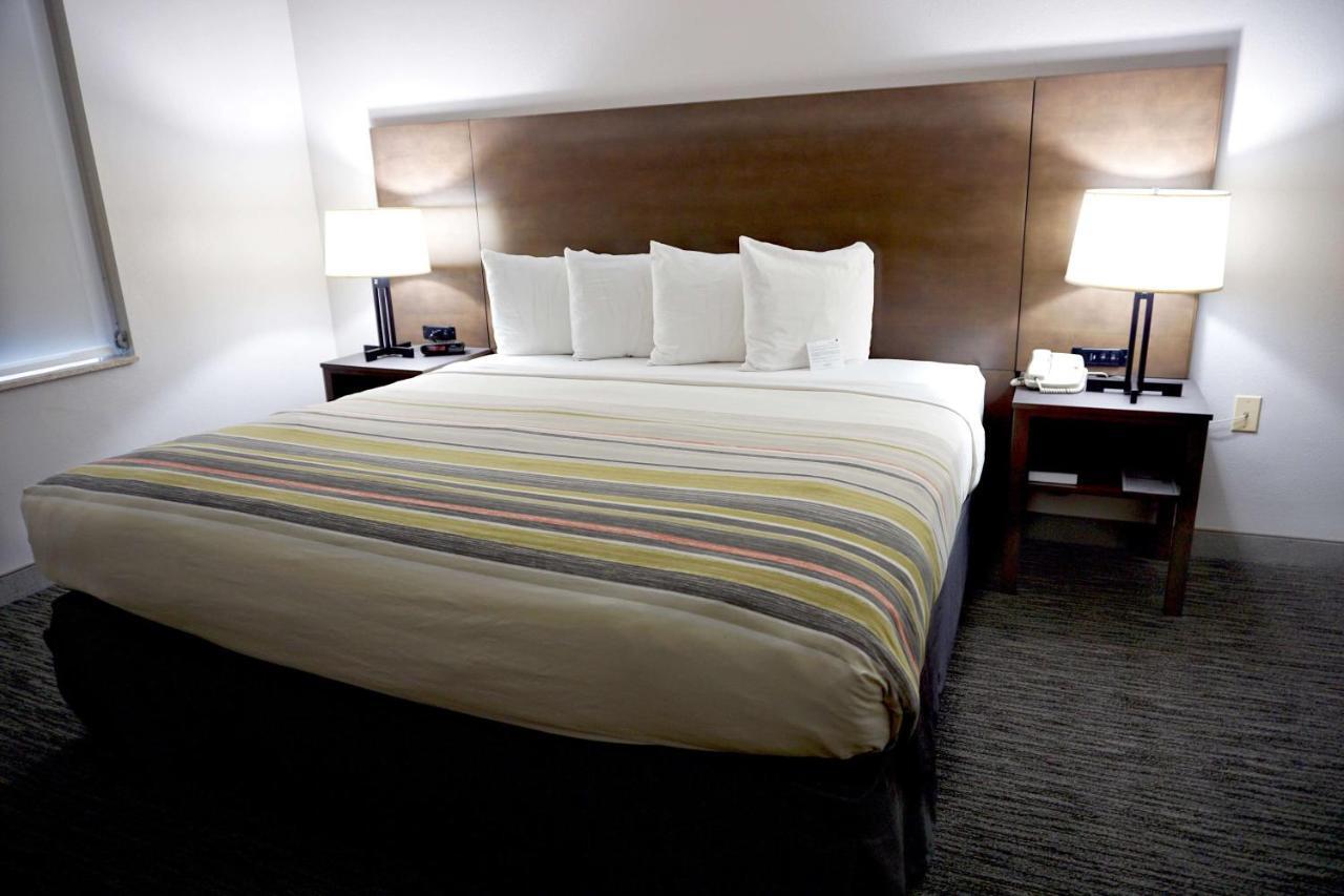 Hotel Country & By Radisson, Tampa-brandon, Fl