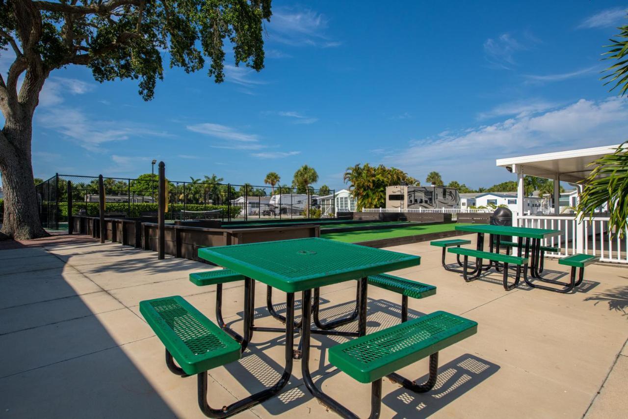 Holiday park Groves Rv Harlem Heights