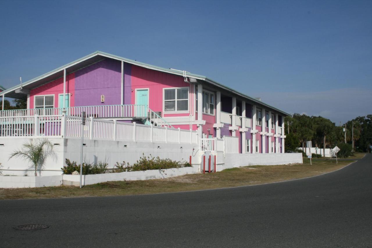Beach Front 2* Cedar Key