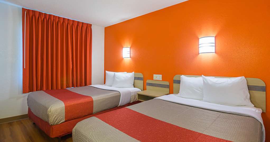 6-ft. Pierce, Fl Hotel Fort Pierce