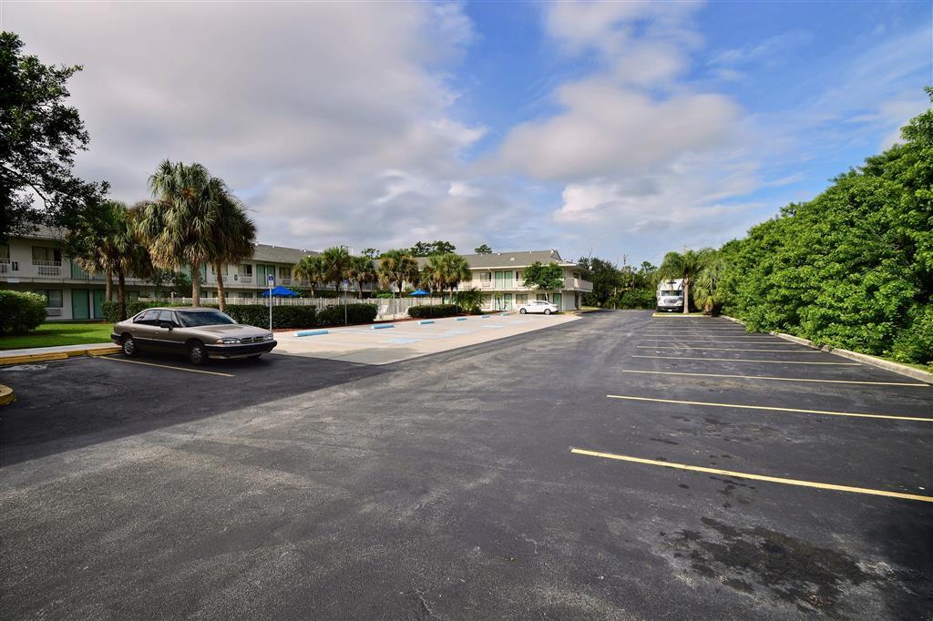 6-ft. Pierce, Fl Hotel Fort Pierce