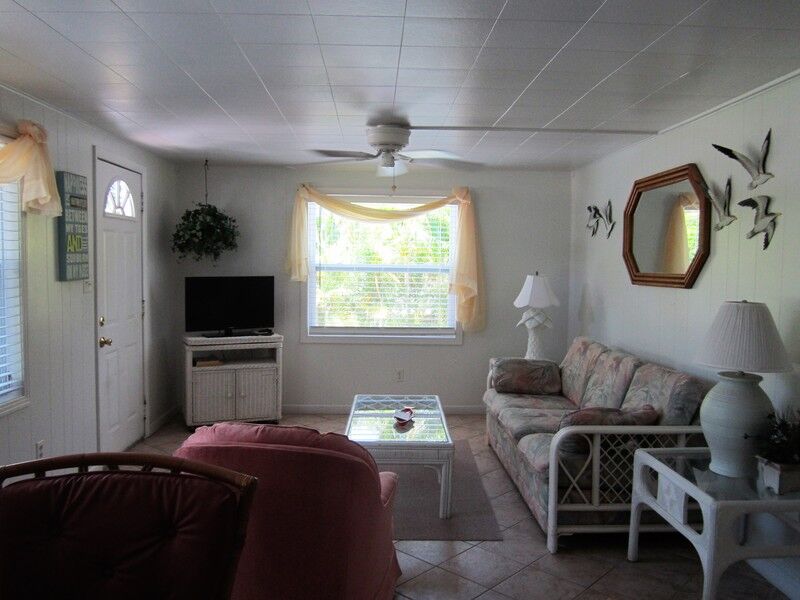 Motel Tropical Winds Beachfront And