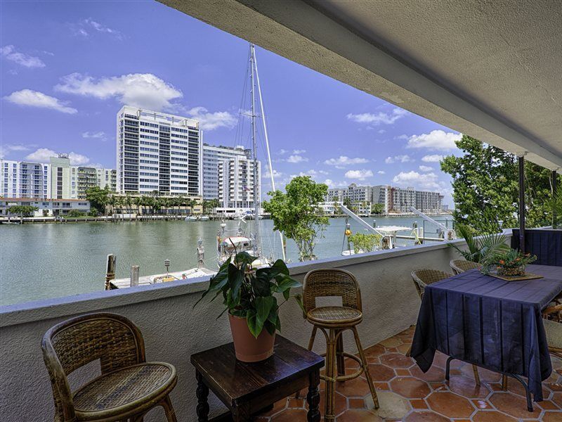 Miami Whitehouse Aparthotel 3*