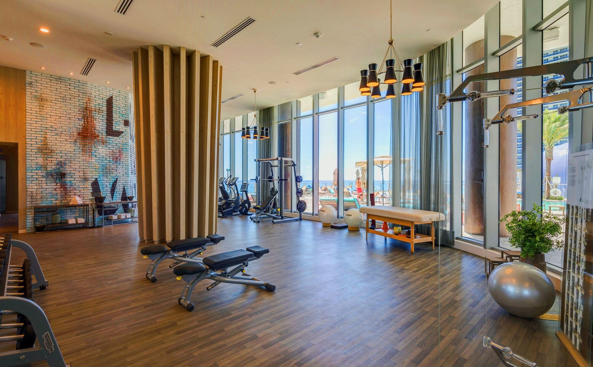 Luxury Aparthotel Beverley Beach
