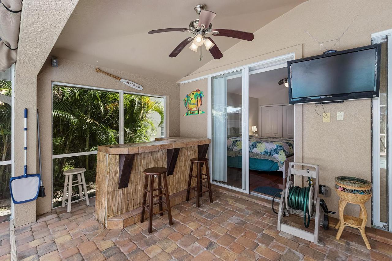 Luxury Home, Hot Tub, Heated Pool, Tiki Bar - Spain * Cape Coral