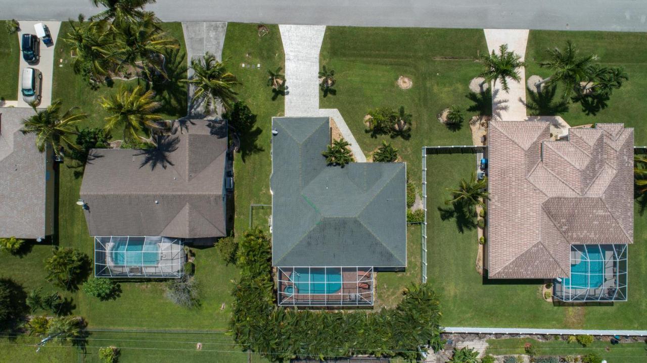 Luxury Home, Hot Tub, Heated Pool, Tiki Bar - Spain Holiday home Cape Coral