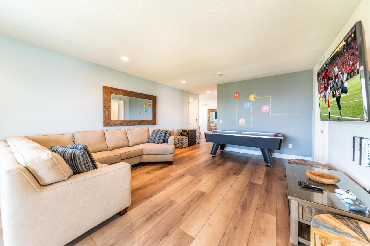 Spacious By Rentyl Near With Private Pool, Movie Room, Air Hockey Table & Amenities - 530b *
