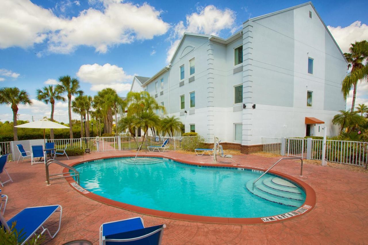 Express & Hotel Port Charlotte