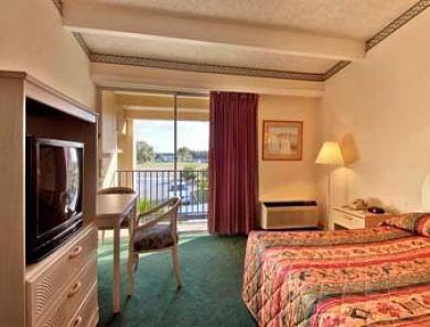 Howard Johnson Express North Busch Gar 3*