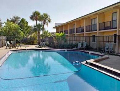 Howard Johnson Express North Busch Gar Hotel