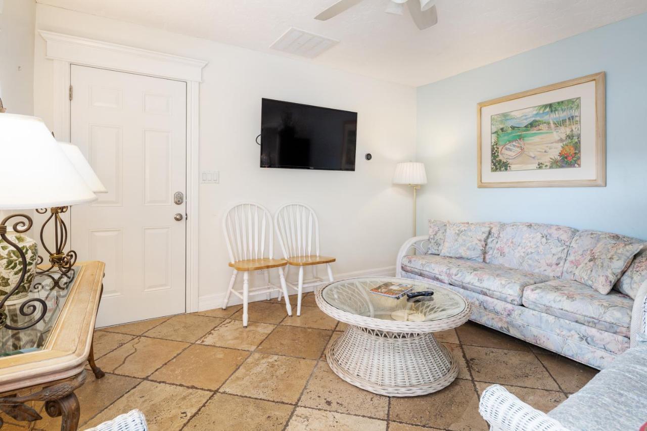 Home By Beach 2 - Vanderbilt Beach Holiday home Naples