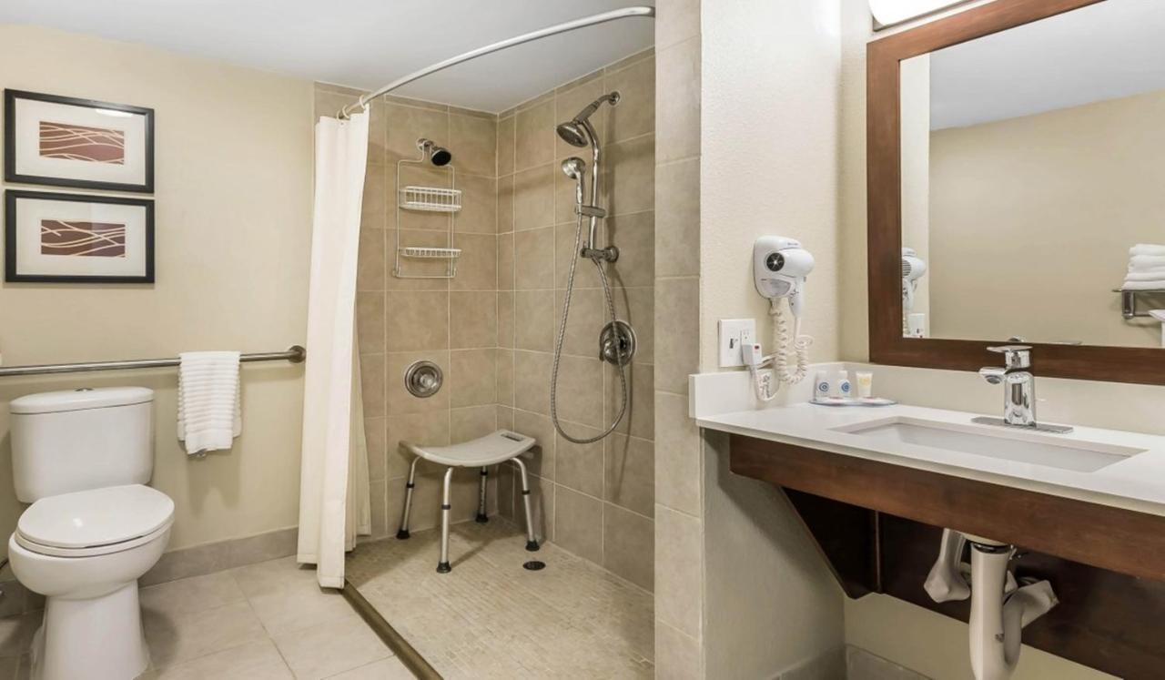 Hotel Country & By Radisson, St Petersburg - Clearwater, Fl