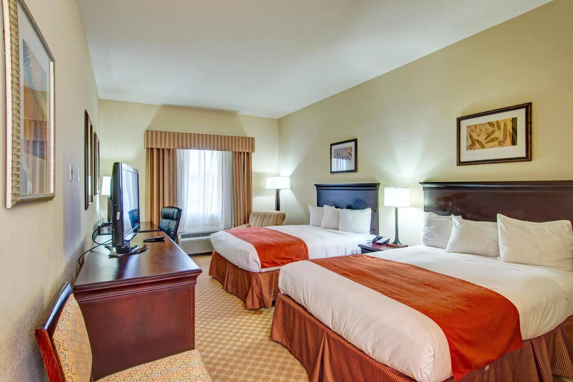 Hotel Country & By Radisson, St Petersburg - Clearwater, Fl