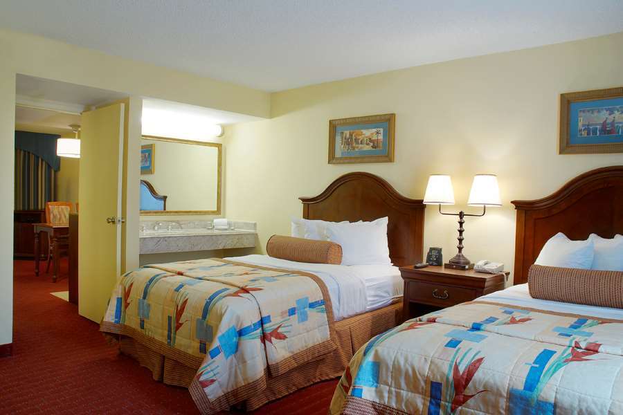 Hotel Embassy By Hilton Orlando North 3*