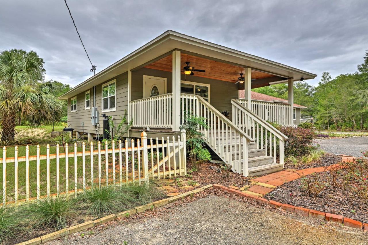 Holiday home Crystal River On 1 Acre With Deck And Porch!