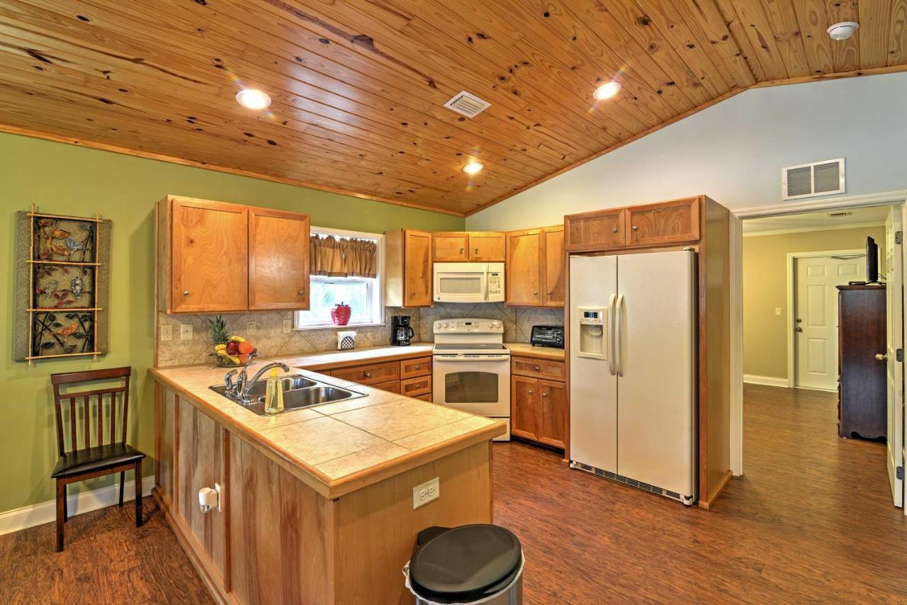Holiday home Crystal River On 1 Acre With Deck And Porch!