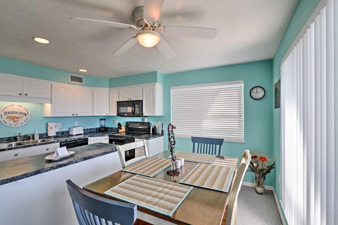 Apartment Beachfront With Pool, And Views! Cedar Key