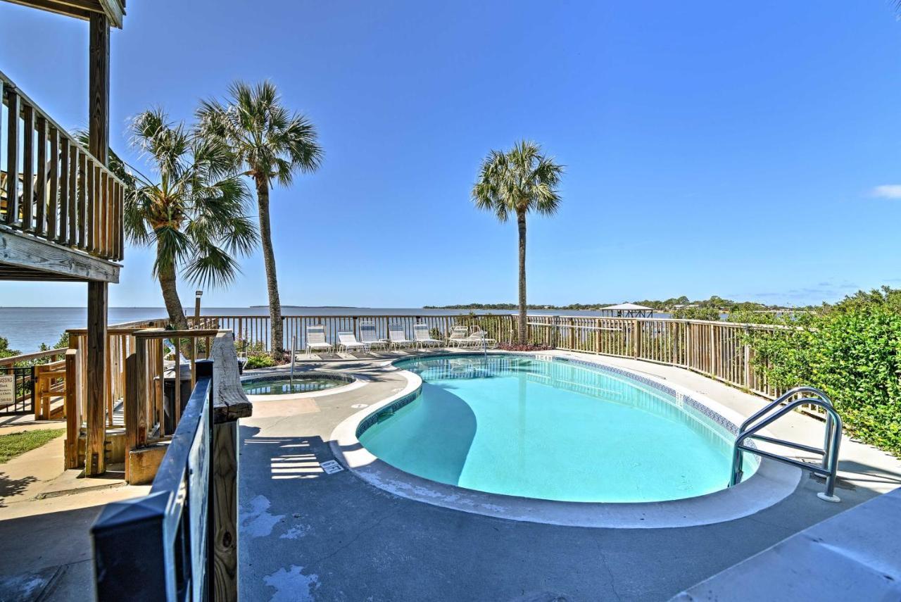 Apartment Beachfront With Pool, And Views! Cedar Key