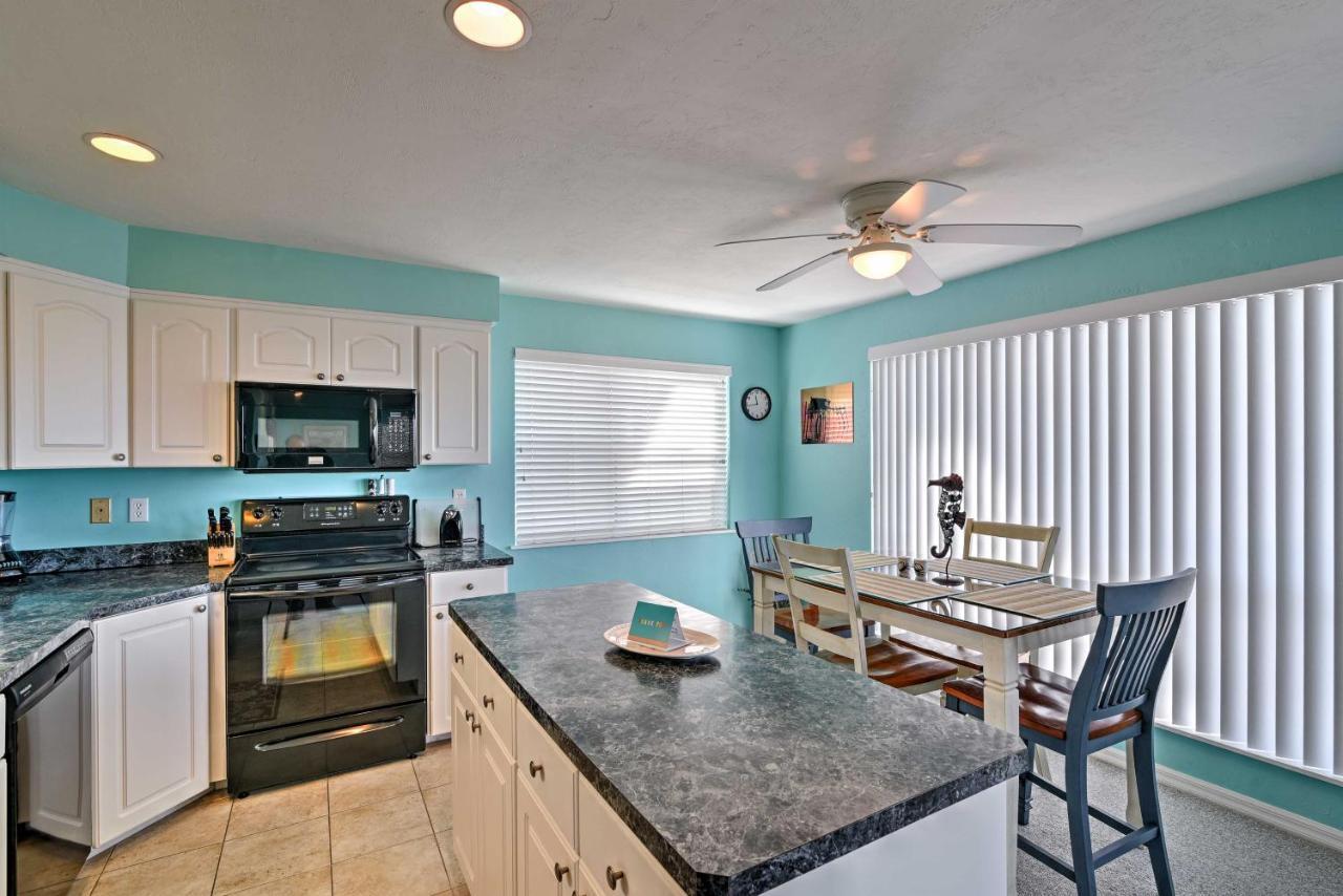 Beachfront With Pool, And Views! Apartment