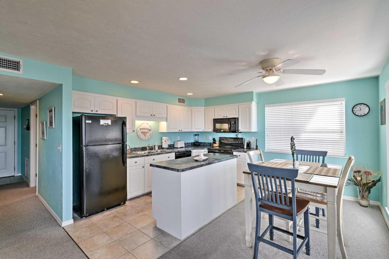 Beachfront With Pool, And Views! Apartment
